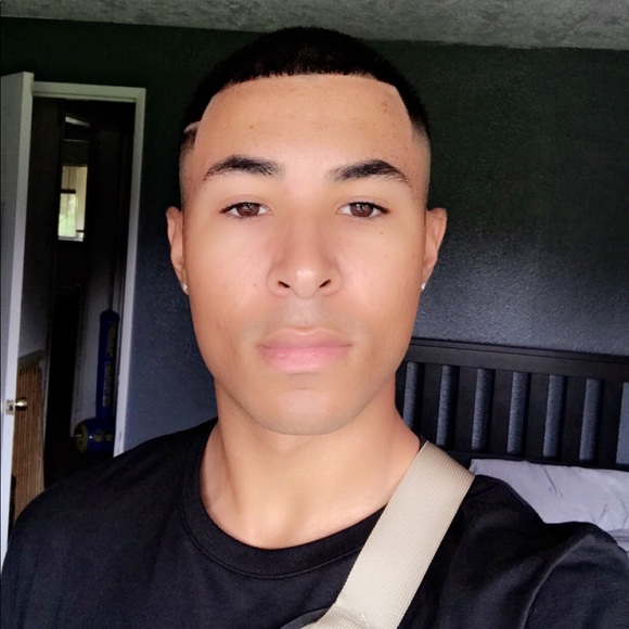 Meet your Posher, Zach - Picture 2 of 6